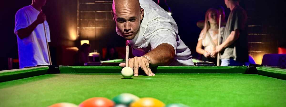 Pool player lining up a shot at Spinners Bar & Bowl Maroochydore